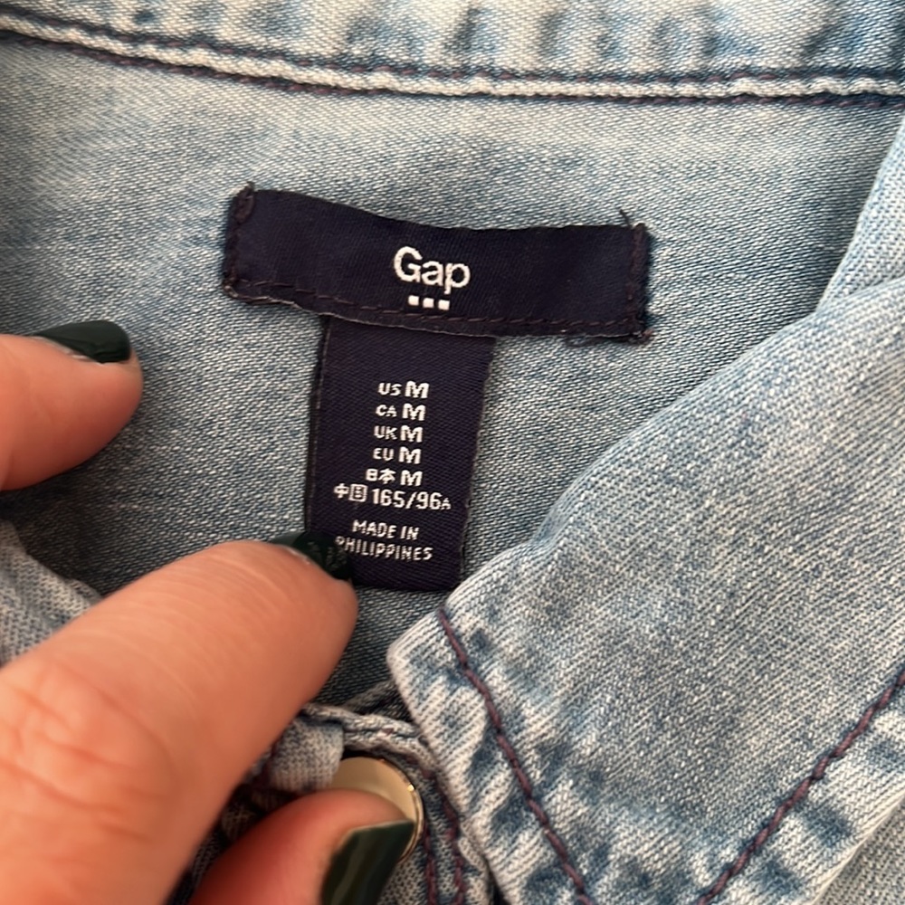 GAP denim button down - Picture 4 of 6